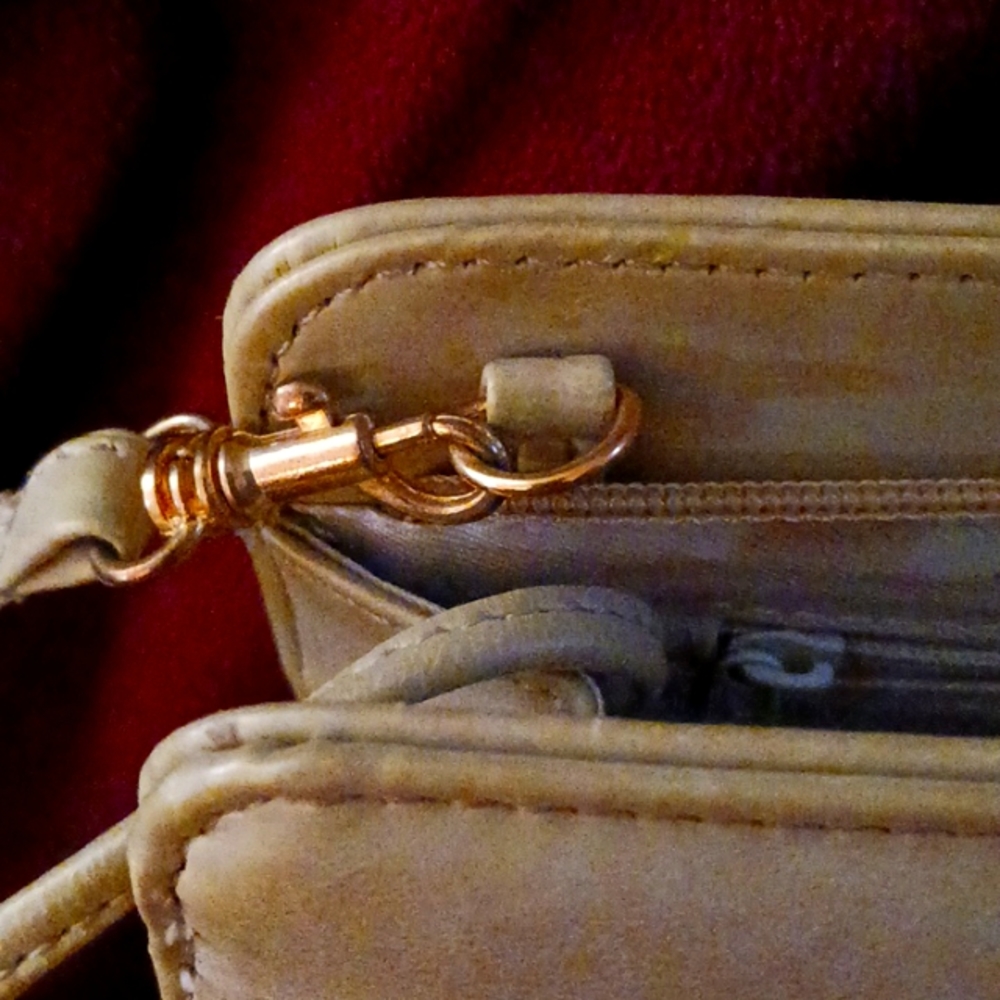 Cross Body Bag/Clutch Gold - Picture 6 of 9